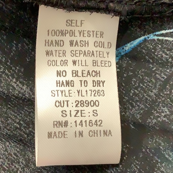 Fab’ rik Women Pleated Floral Top - Picture 6 of 6